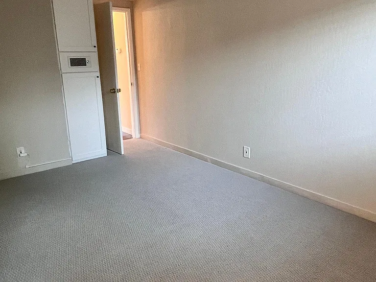 Alma St — Photo 9