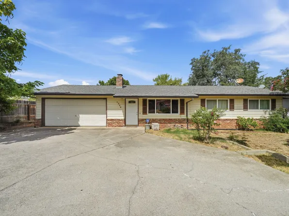1704 Burksgarden St, Redding, CA 96002