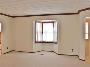 2002 Caesar Dr, Fenton, MO 63026