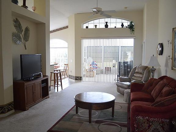 3rd image of 327 Royal Palm Dr