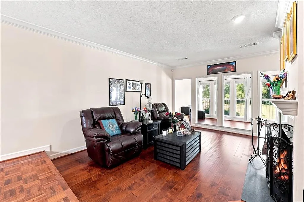 3 bed, 2.5 bath, 2230 sqft, $4,250 — Photo 3