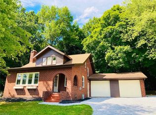 973 Krumroy Rd, Akron, OH 44306