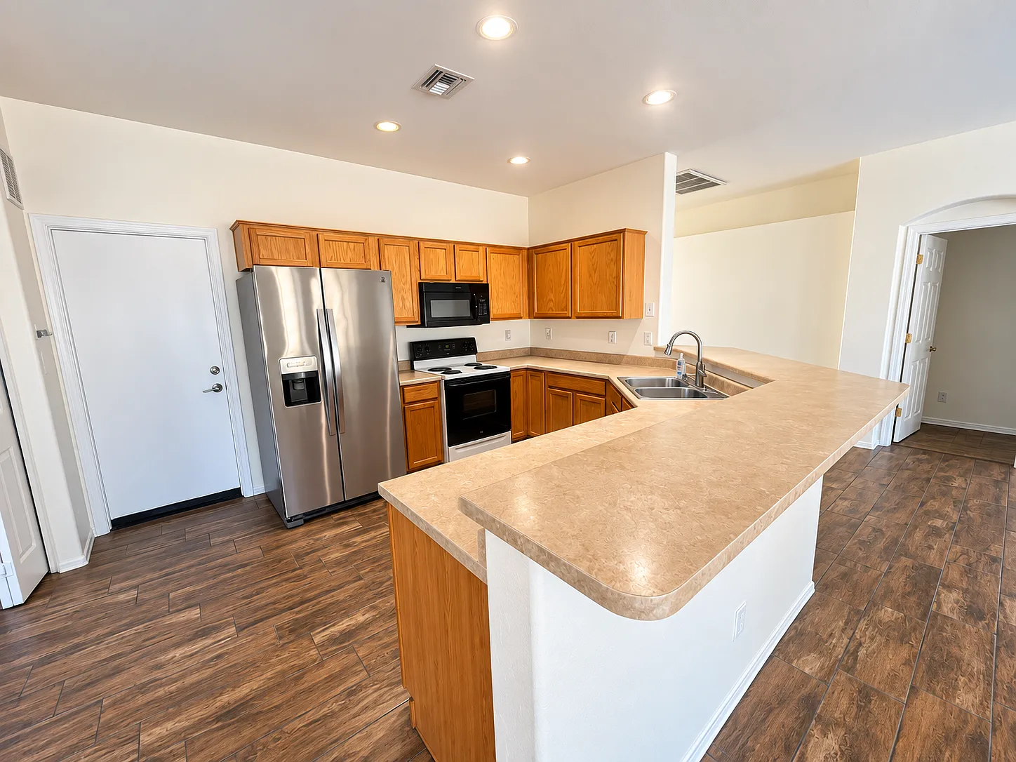 3 bed, 1731 sqft, $1,950 — Photo 4