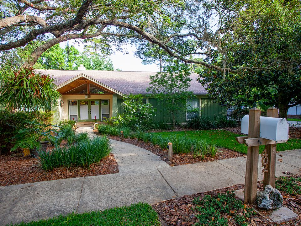 1st image of 402 Magnolia Oak Dr