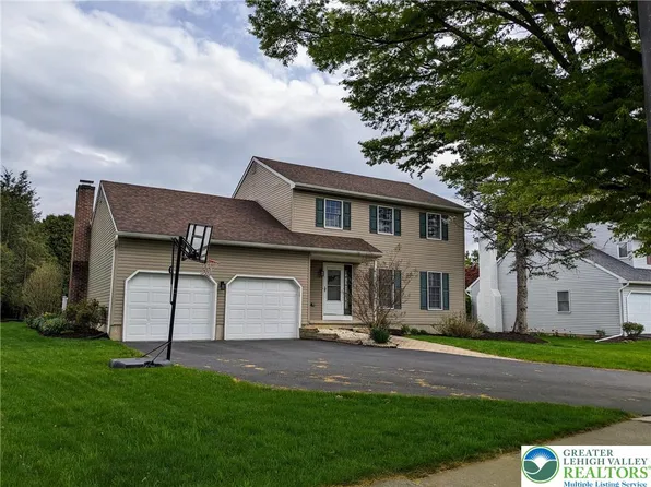 6352 Larch Cir, Macungie, PA 18062