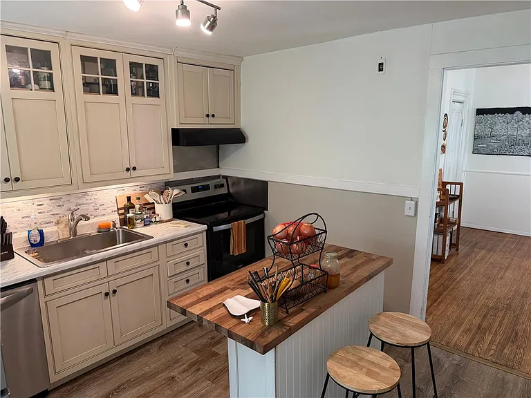 69 Averill Ave — Photo 4