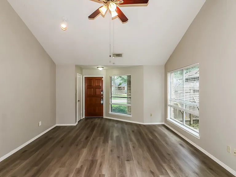 1525 Miller Ave — Photo 3