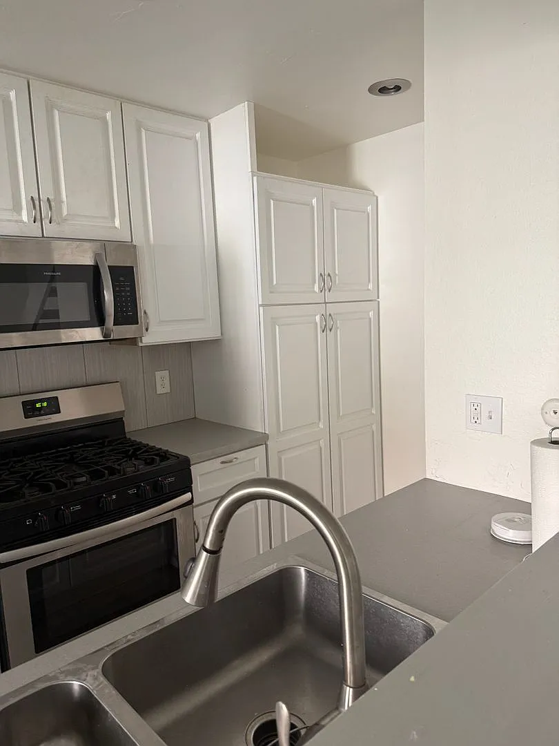 2 Bed / 1 Bath Townhouse-Style Unit Auburn Greens — Photo 4