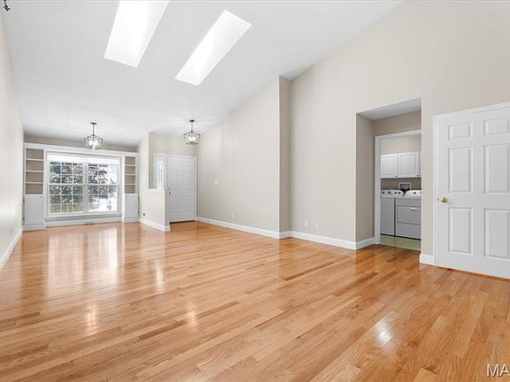 5th image of 1136 Arbor Place Dr