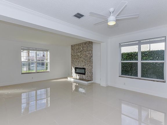 5th image of 204 Lone Pine Drive