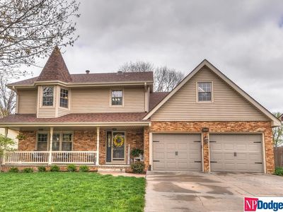 704 Edgewood Blvd, Papillion, NE, 68046