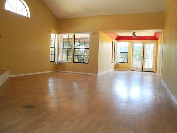 5th image of 15810 Avenida Villaha #185