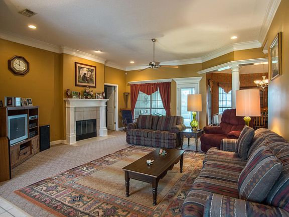 3rd image of 14320 Carriage Cir