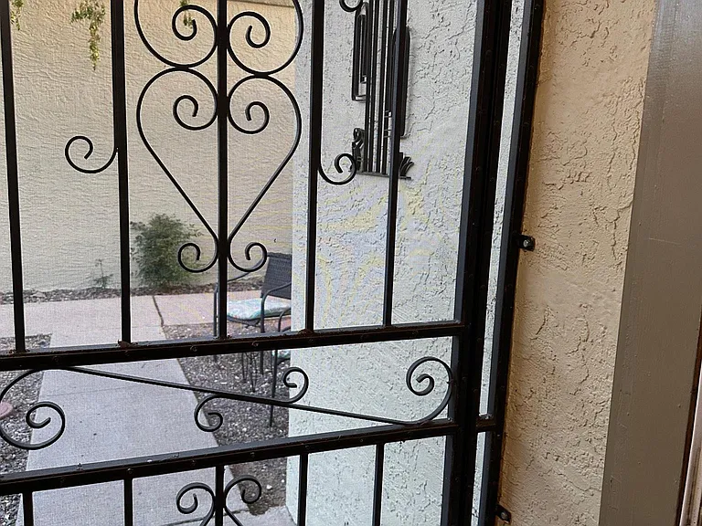 1010 S Calle De La Temporada — Photo 10