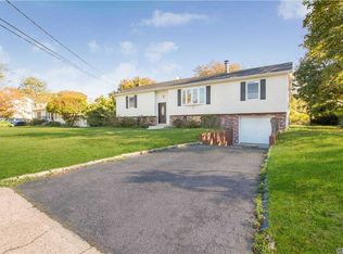 1561 Manatuck Blvd, Bay Shore, NY 11706