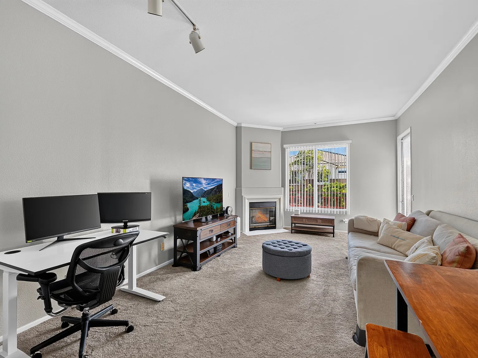 1 bed, 855 sqft, $2,700 — Photo 2