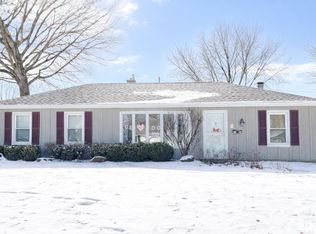 2214 W Overbrook Dr, Peoria, IL 61604