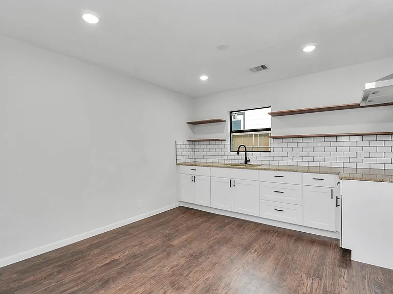 262 De Boll St — Photo 5