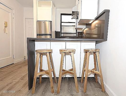 5th image of 301 E 95th St APT 4C