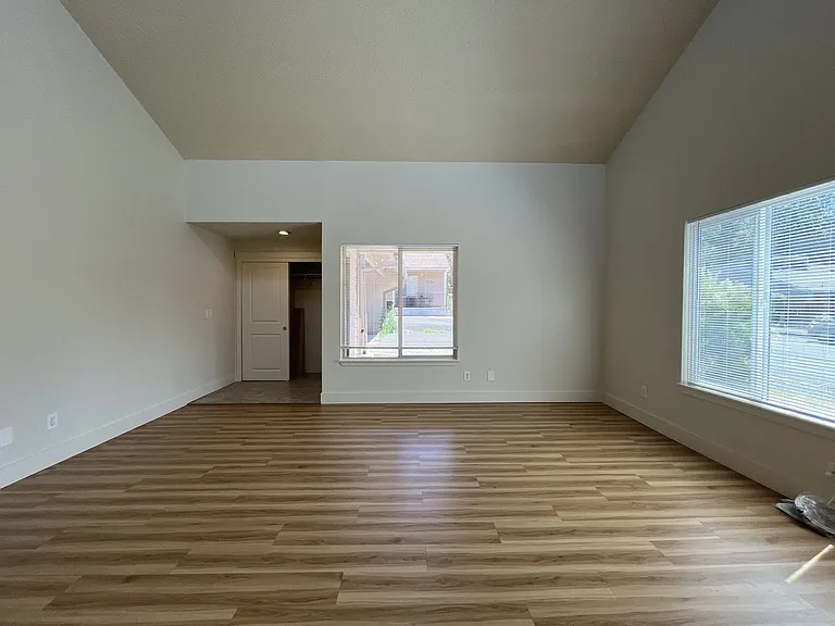 Bright and Airy Home with Stainless Steel Kitchen, Vaulted Ceilings & Washer + Dryer — Photo 27