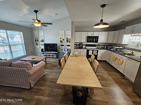5th image of 157 Dalton Place Way