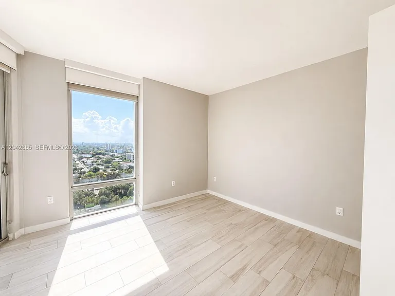 1010 SW 2nd Ave #1809 — Photo 8