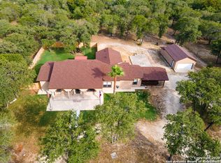 736 Killarney Rd, Floresville, TX 78114