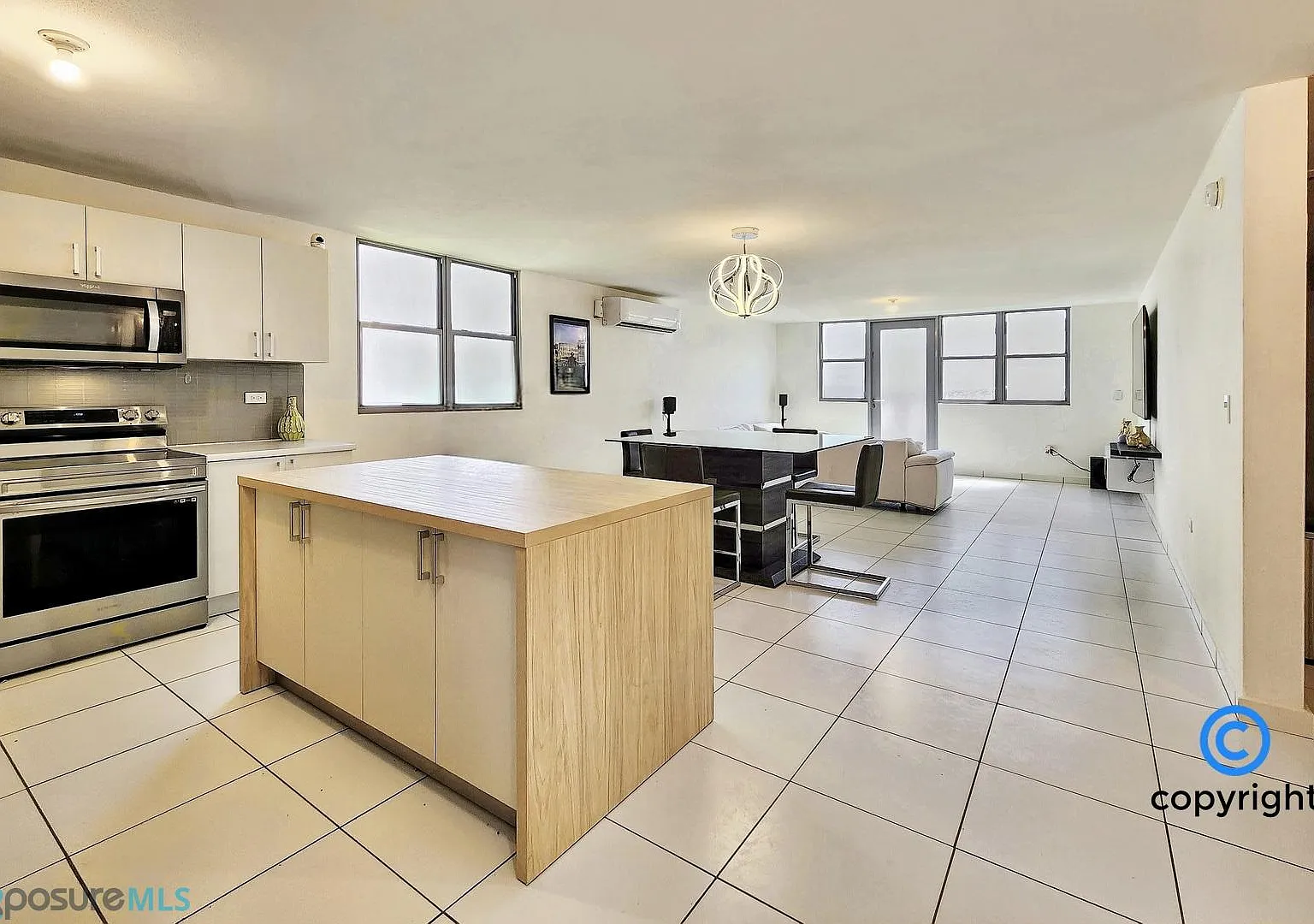 3 bed, 2.0 bath, 1400 sqft, $3,200 — Photo 3