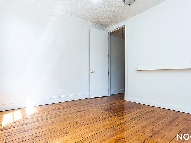33 Montrose Ave #3T — Photo 10