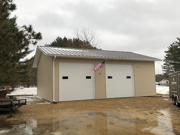 32x40 shop- perfect for toys