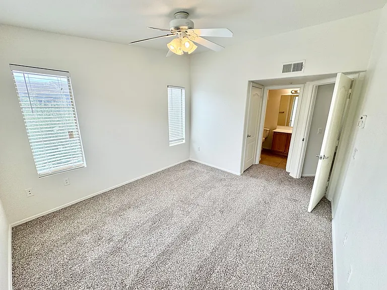 2402 E 5th St #1604 — Photo 27