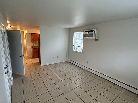 2nd image of 846 Youngs Ln APT 2