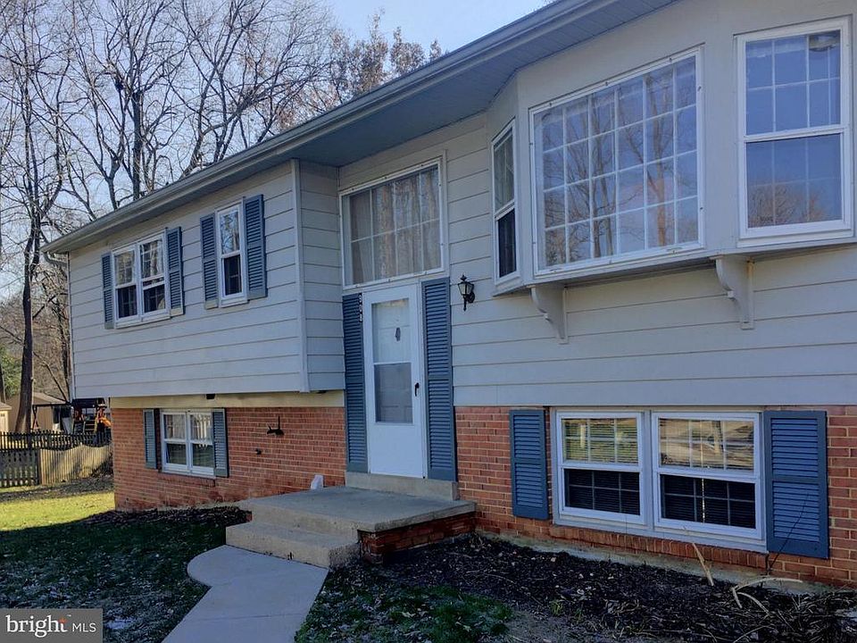 1st image of 908 Lauren Ln SE