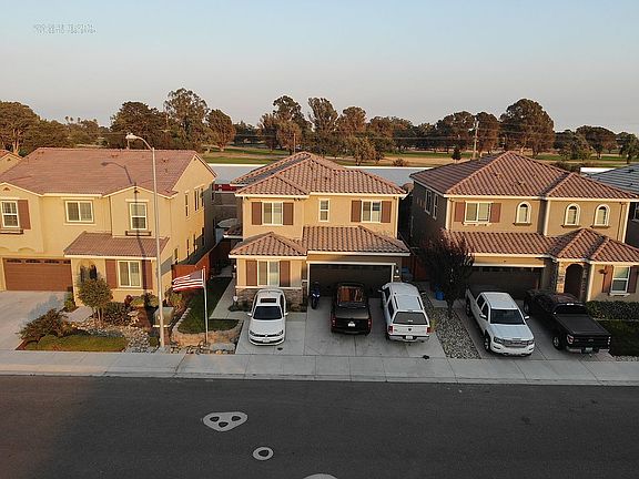 2nd image of 521 Sawyer Dr