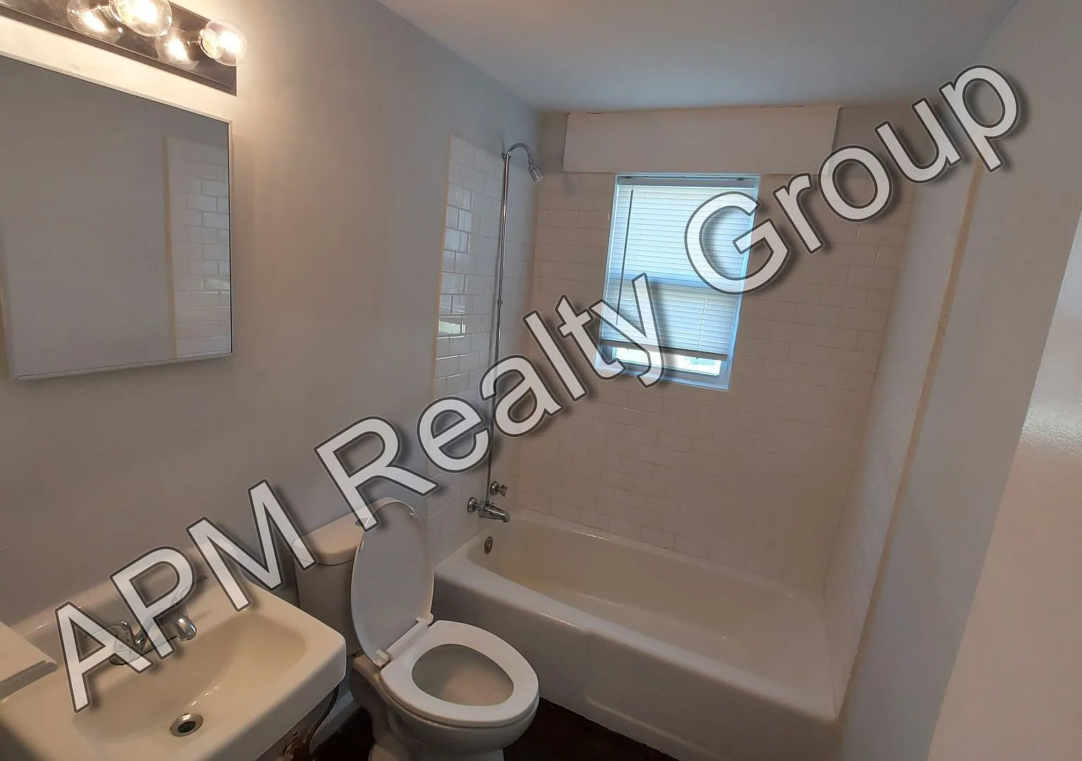 Two bedroom apt near Harden Street — Photo 4