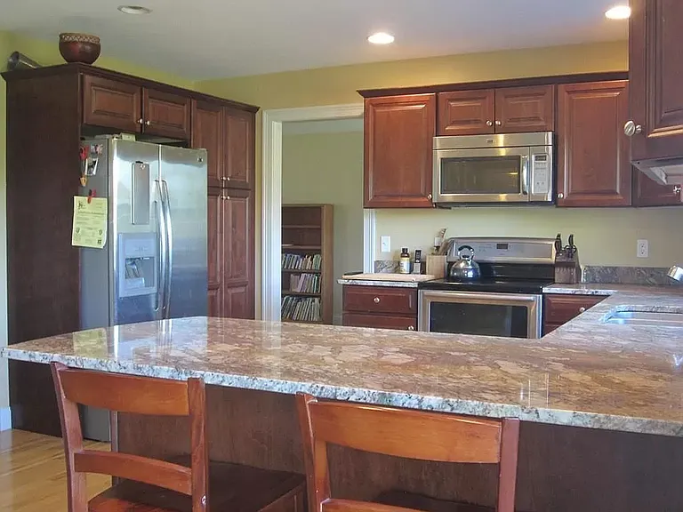 105 Roosevelt St — Photo 3