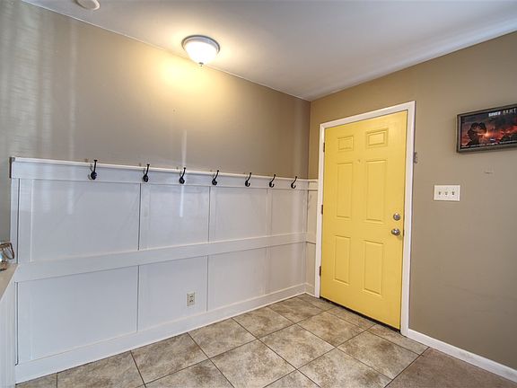 2nd image of 3696 Parkview Dr
