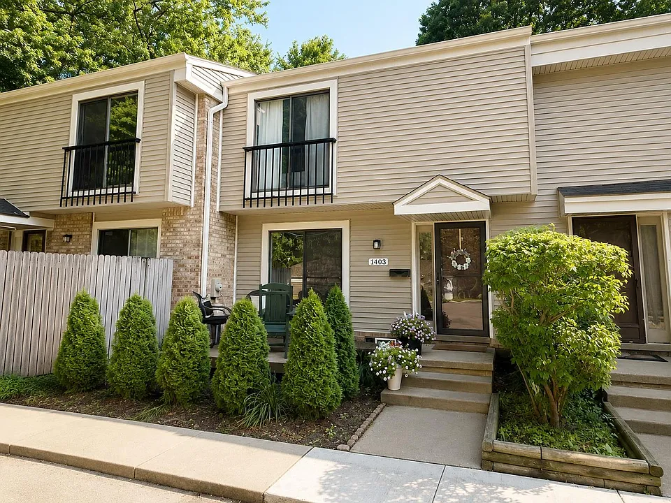 1403 Oakbrook E #93