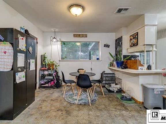 4th image of 626 Wallace Dean Rd