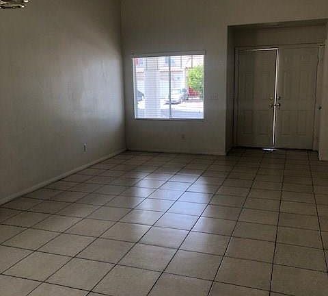 5th image of 3395 Cloverdale Ct