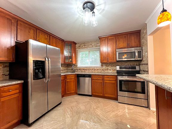 2nd image of 671 Leonard Ave