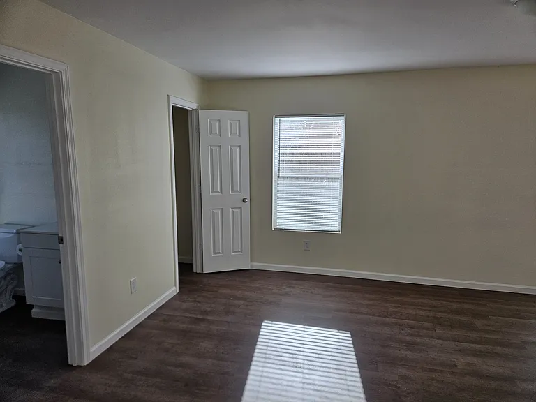 302 N Main St — Photo 10