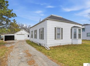 208 E York Ave, De Witt, NE 68341