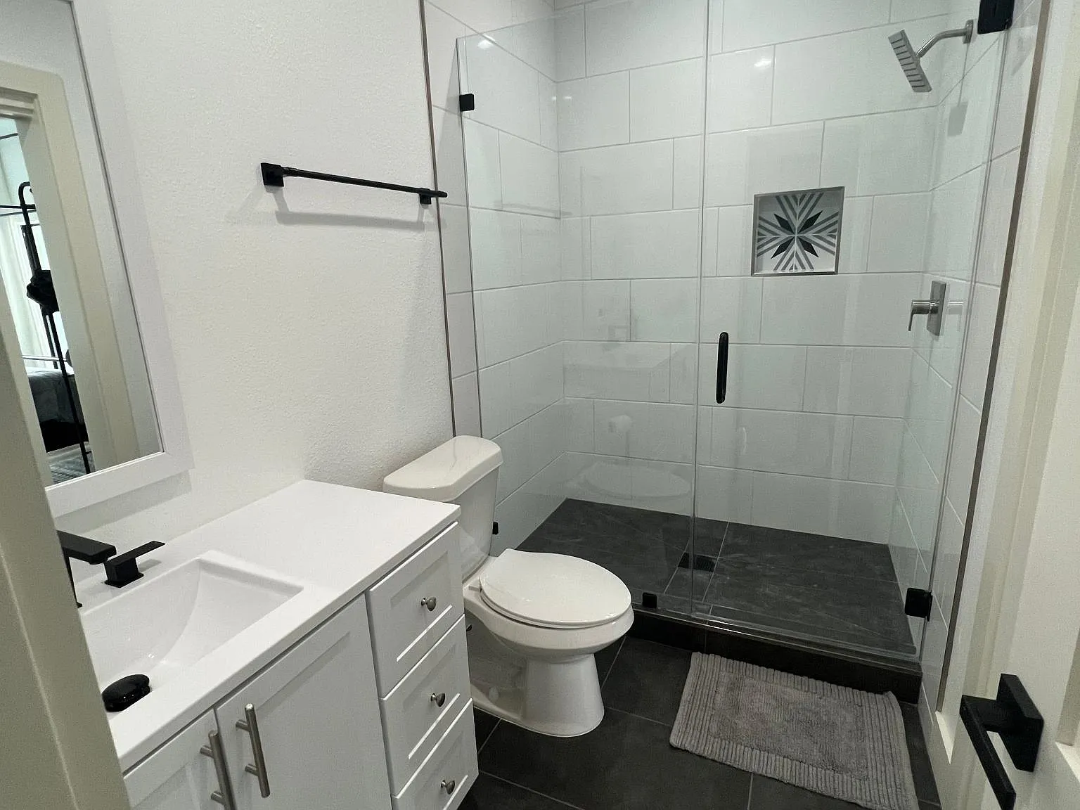 1305 Blodgett St — Photo 4