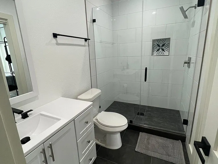 1305 Blodgett St #2 — Photo 4