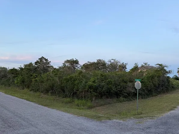 230 De Vaca Dr, Rockport, TX 78382