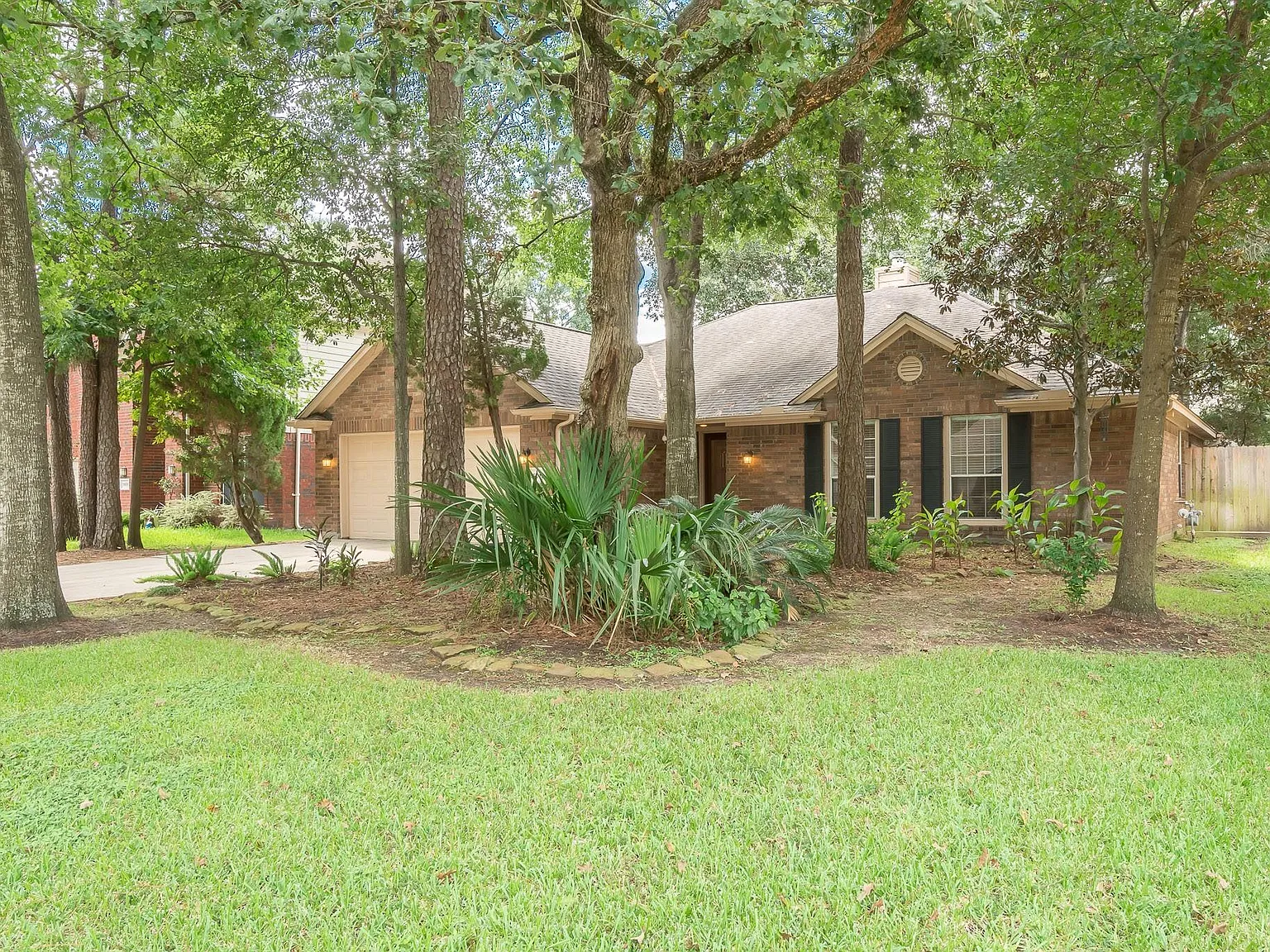 4 bed, 2.0 bath, 1840 sqft, $2,175 — Photo 2