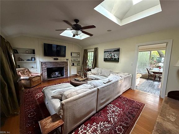 4th image of 1208 York Ln