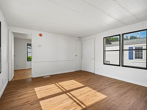 5th image of 37 Thistle Way
