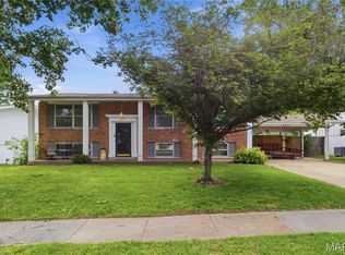913 Sherwick Ter, Ballwin, MO 63021